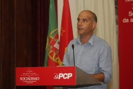 Paulo Raimundo - A exploração capitalista e a ofensiva contra os trabalhadores