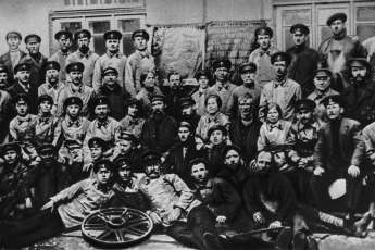 Operários participantes na greve dos carros eléctricos. Piatigorsk (cidade do Cáucaso do Norte), Setembro de 1917